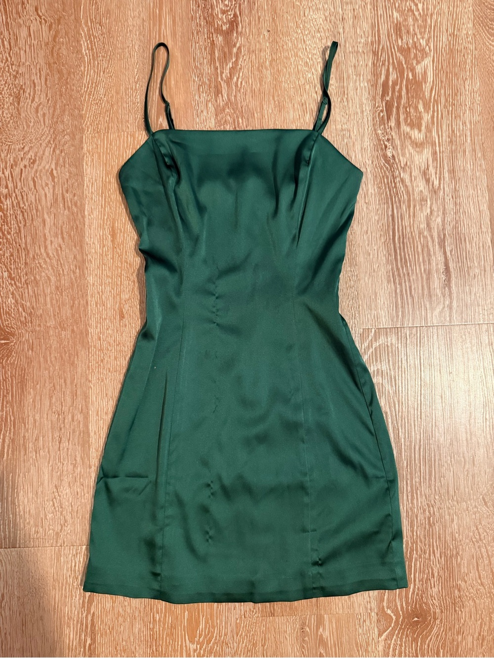 Aritzia Sunday Best shimmer dress 
Dark green size 00
Brand new with tags